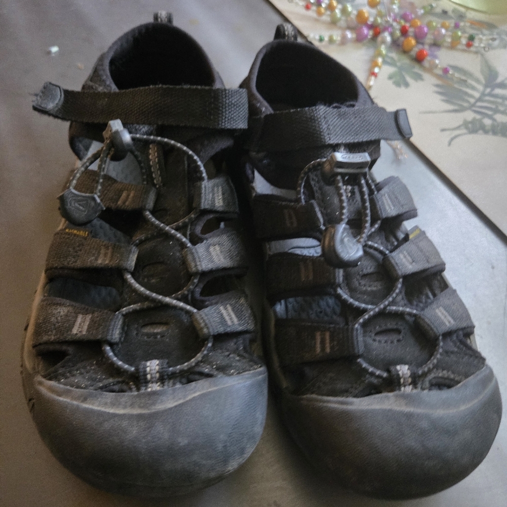 KEEN Unisex-Child Newport H2 Closed Toe Water Sandals Youth 6